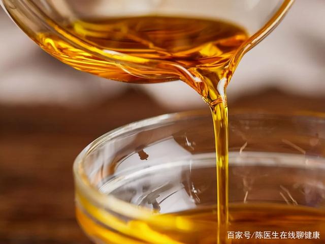 花生油、菜籽油、玉米油哪种油更健康些？提醒：这2种油尽量少碰插图55