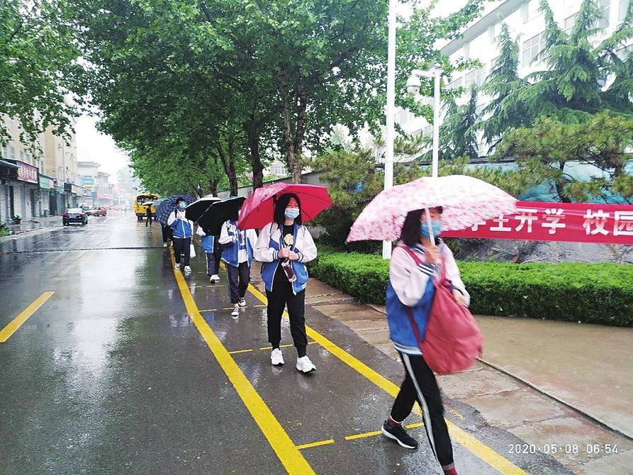 “好好学习，向逆行者致敬” ——莱芜区八千七百多名初中毕业年级学生重返课堂