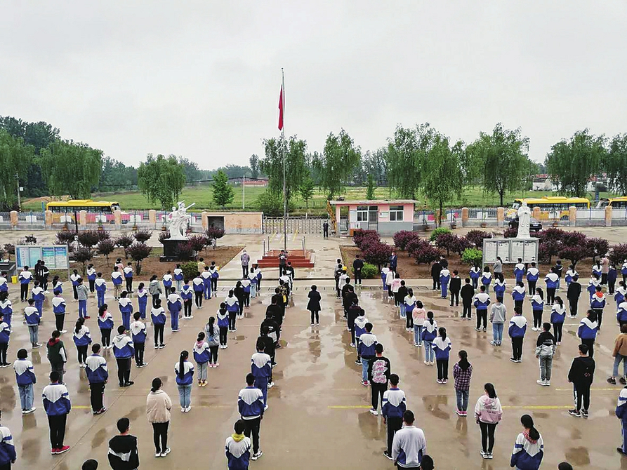 “好好学习，向逆行者致敬” ——莱芜区八千七百多名初中毕业年级学生重返课堂