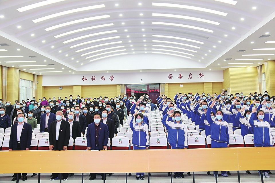 “好好学习，向逆行者致敬” ——莱芜区八千七百多名初中毕业年级学生重返课堂