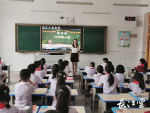 金秋“开学季”！ 十堰房县各学校上好“开学第一课 ”-哈喽生活网